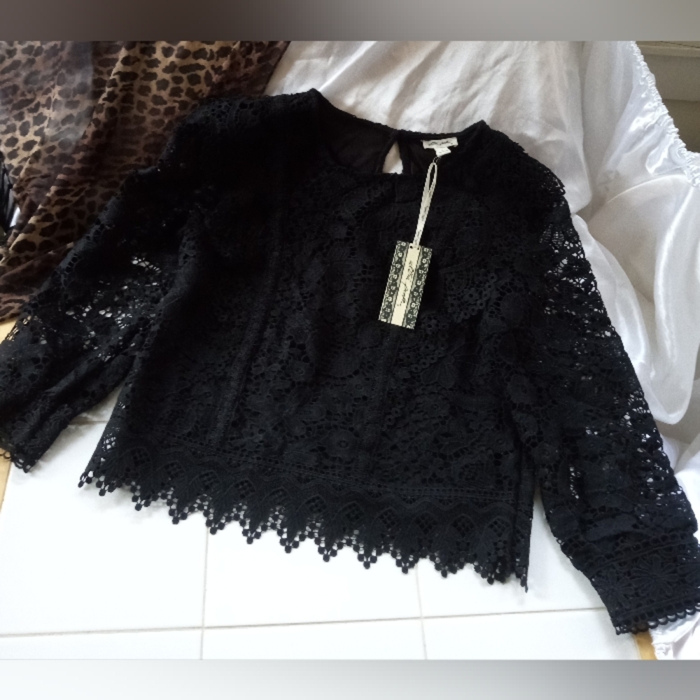 Ultra Pink Elegant Black Crochet Blouse